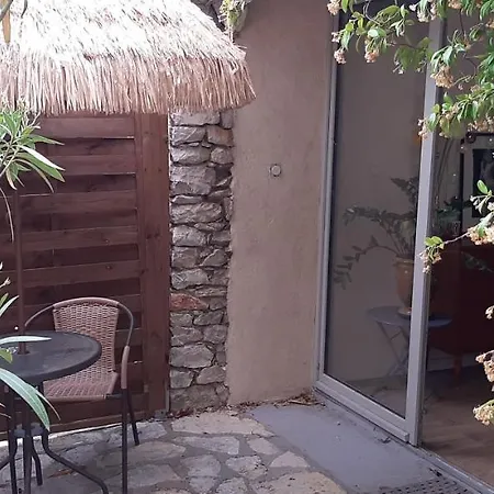 La Cigale Et La Fourmi Apartment Nimes Exterior photo
