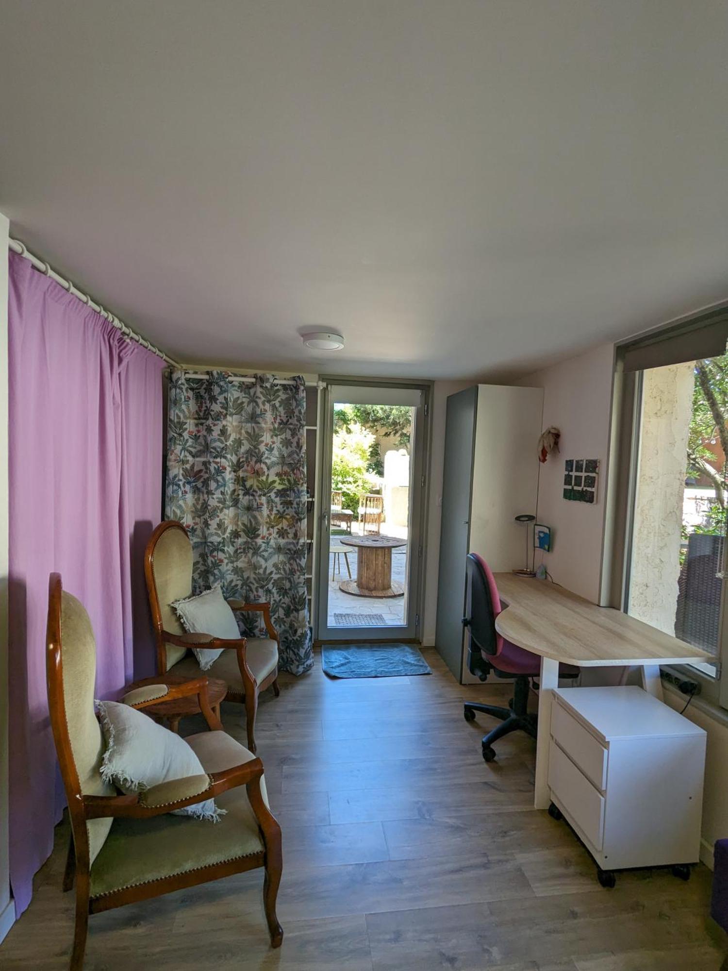 La Cigale Et La Fourmi Nîmes